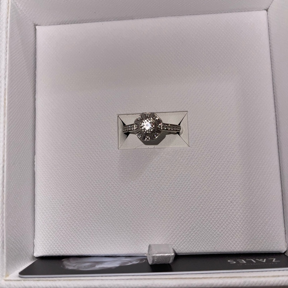 Marilyn Monroe White Gold Rings - Picture 3 of 3